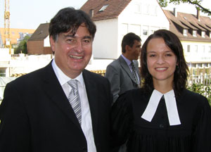 Pfarrer Gscheidle (im Bild links) mit Pfarrerin z.A. Hoffmann (im Bild rechts) bei der Ordination am 20. September 2009 in der Pauluskirche in Stuttgart-Zuffenhausen.