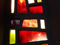 ein Kirchenfenster der Stephanuskirche am 7. Oktober 2018