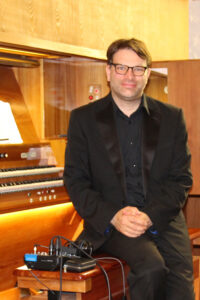 Jack Day aus Berlin an der Weigle-Orgel in Stephanus