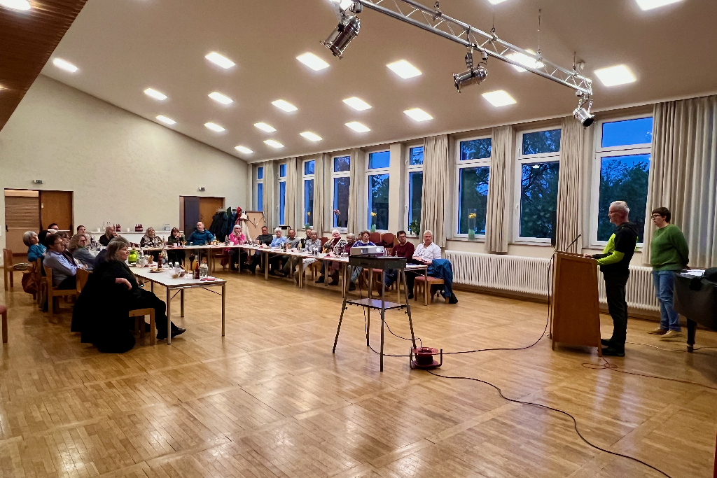 Gemeindeversammlung im Gemeindesaal am 19. April 2024, Foto GOEDE